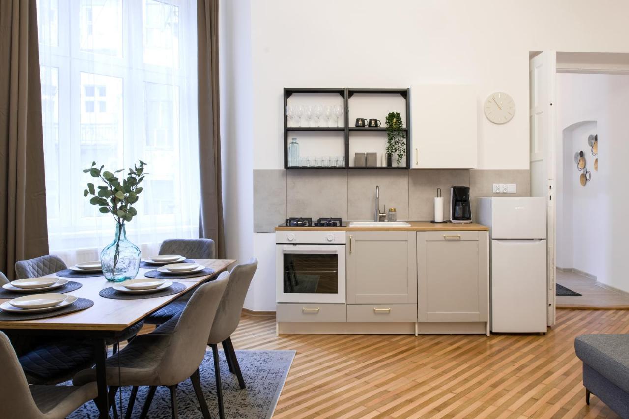 Wawelove Pilsudskiego - 3 Bedroom Apt. With Balcony And Free Parking! Cracovia Esterno foto