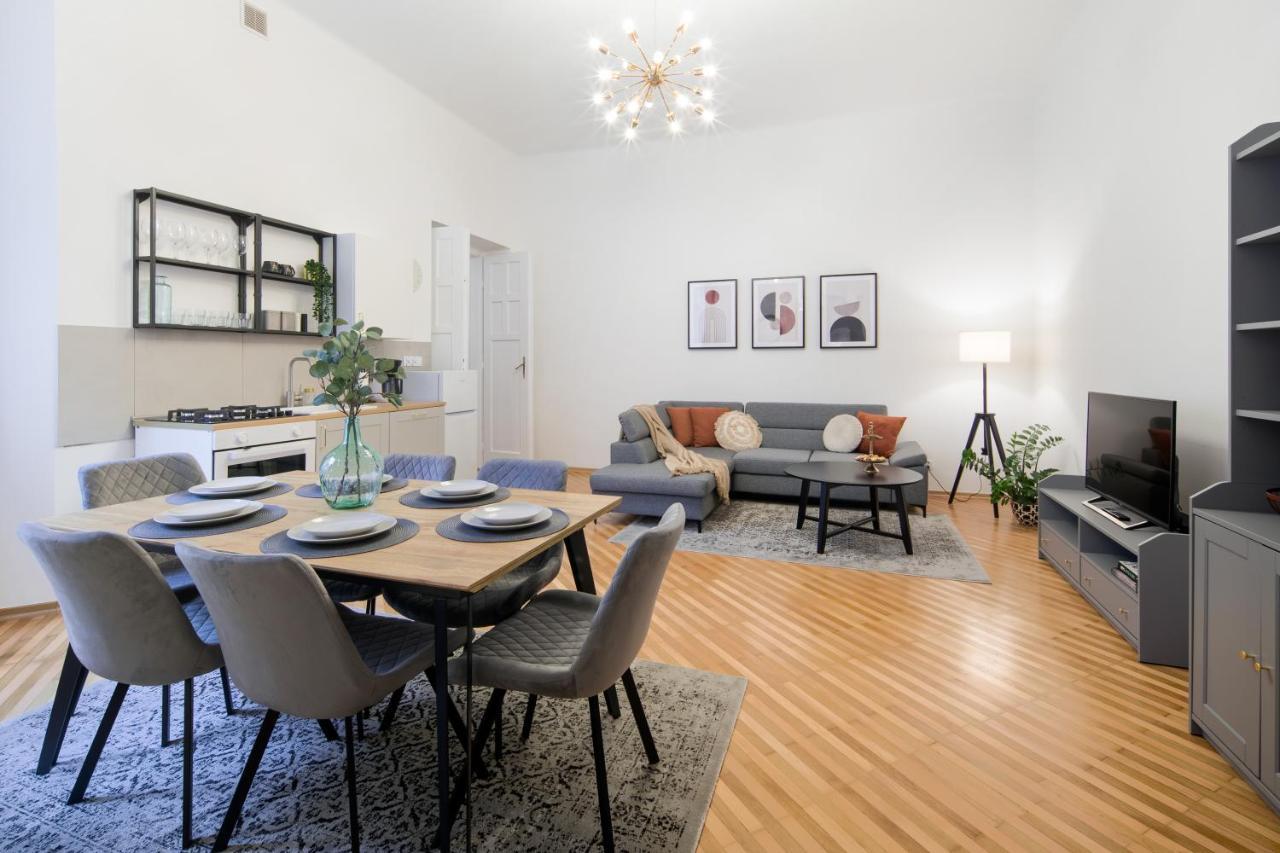 Wawelove Pilsudskiego - 3 Bedroom Apt. With Balcony And Free Parking! Cracovia Esterno foto