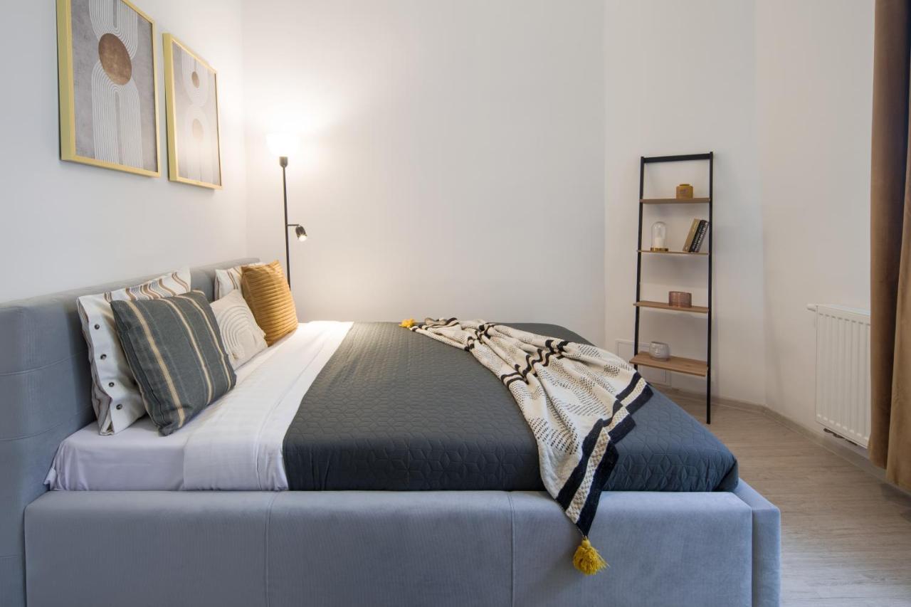Wawelove Pilsudskiego - 3 Bedroom Apt. With Balcony And Free Parking! Cracovia Esterno foto