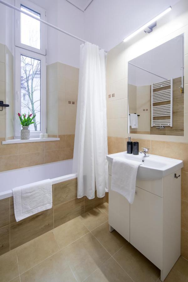 Wawelove Pilsudskiego - 3 Bedroom Apt. With Balcony And Free Parking! Cracovia Esterno foto